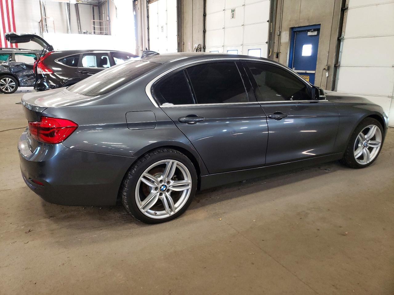 2017 BMW Seria 3 330i - zdjęcie 3