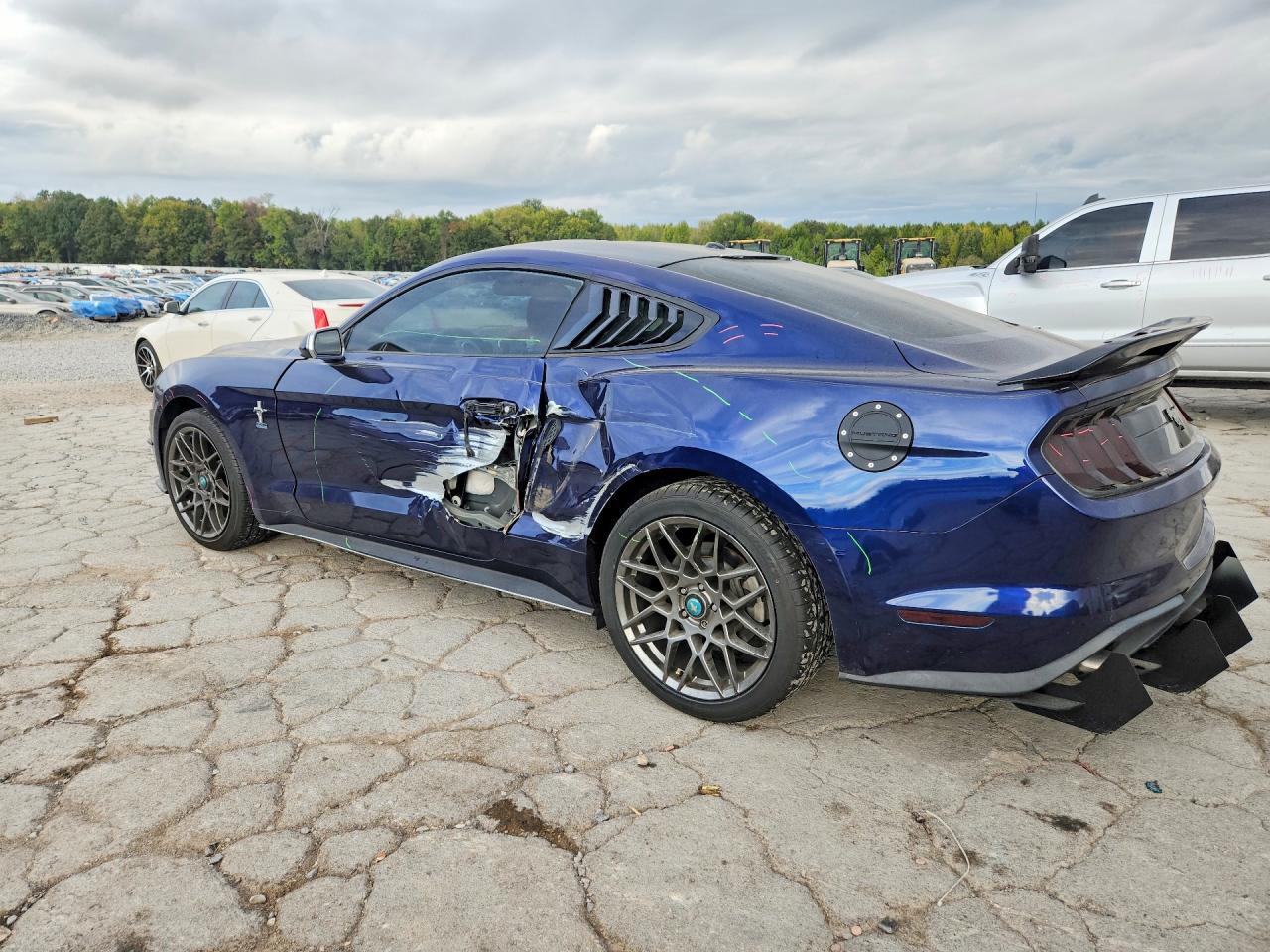 2019 Ford Mustang - zdjęcie 2