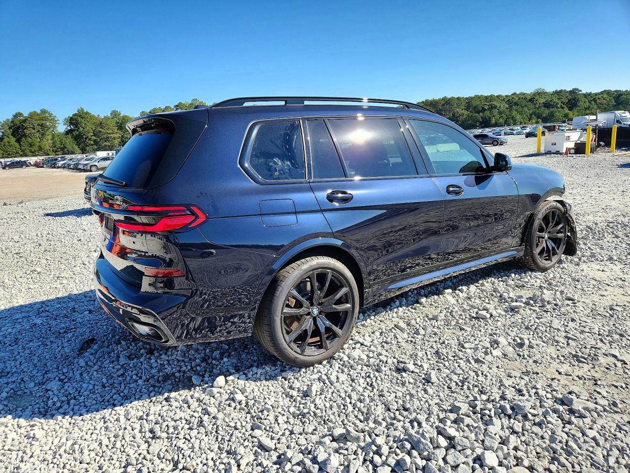 2025 BMW X7 xDrive40I - zdjęcie 3