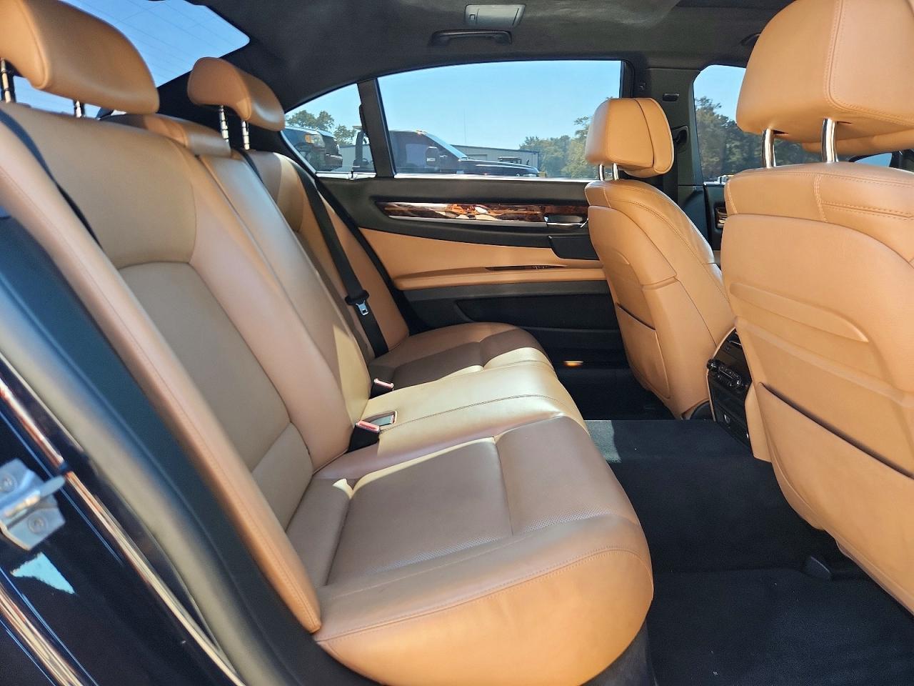 2015 BMW Seria 7 Alpina B7 - zdjęcie 10