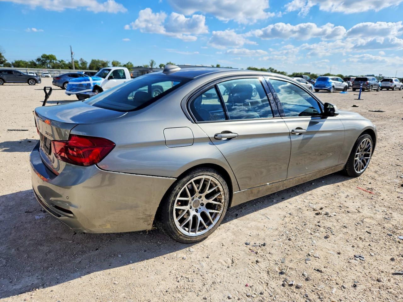 2018 BMW 330 I - zdjęcie 3
