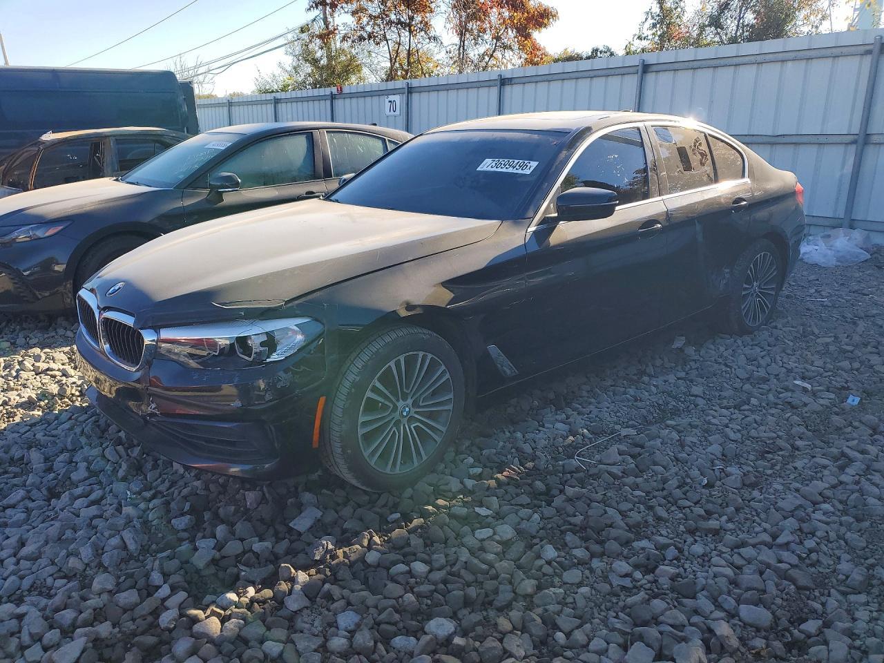 2020 BMW Seria 5 540i - zdjęcie główne