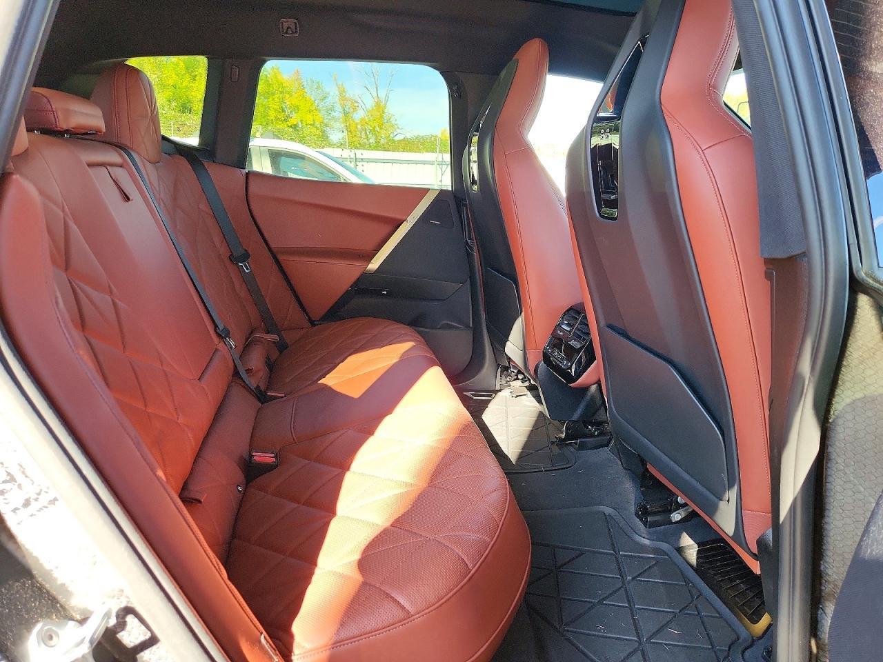 2022 BMW Ix xDrive50 - zdjęcie 11