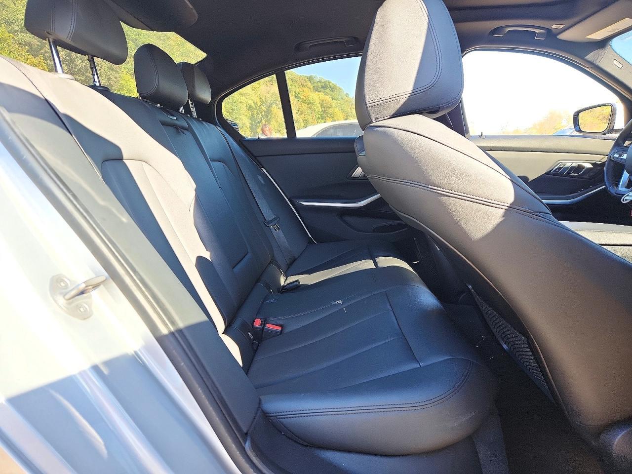 2019 BMW Seria 3 330i - zdjęcie 10