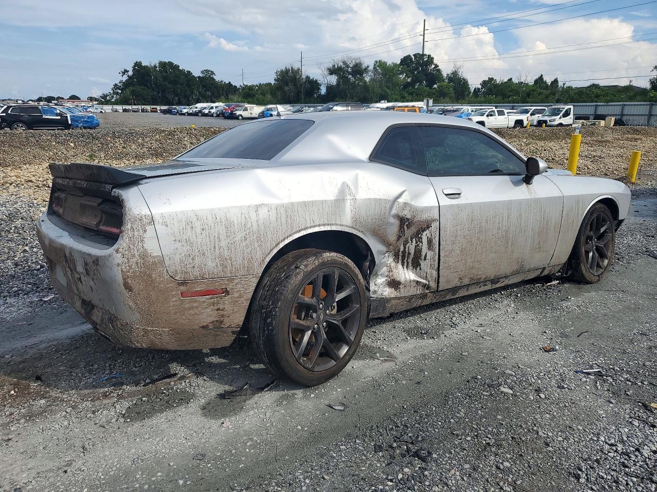 2022 Dodge Challenger Sxt - zdjęcie 3