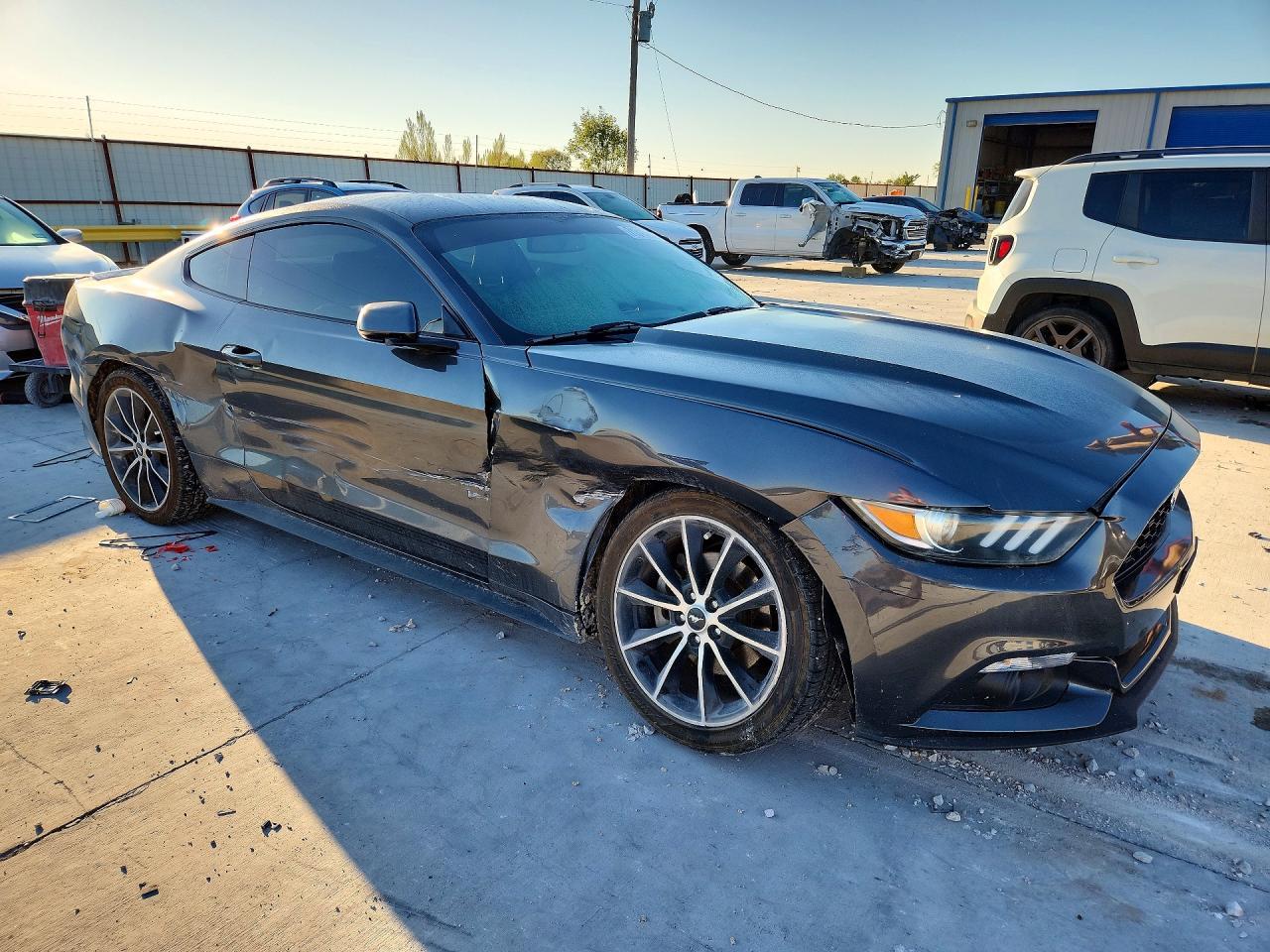 2017 Ford Mustang - zdjęcie 4