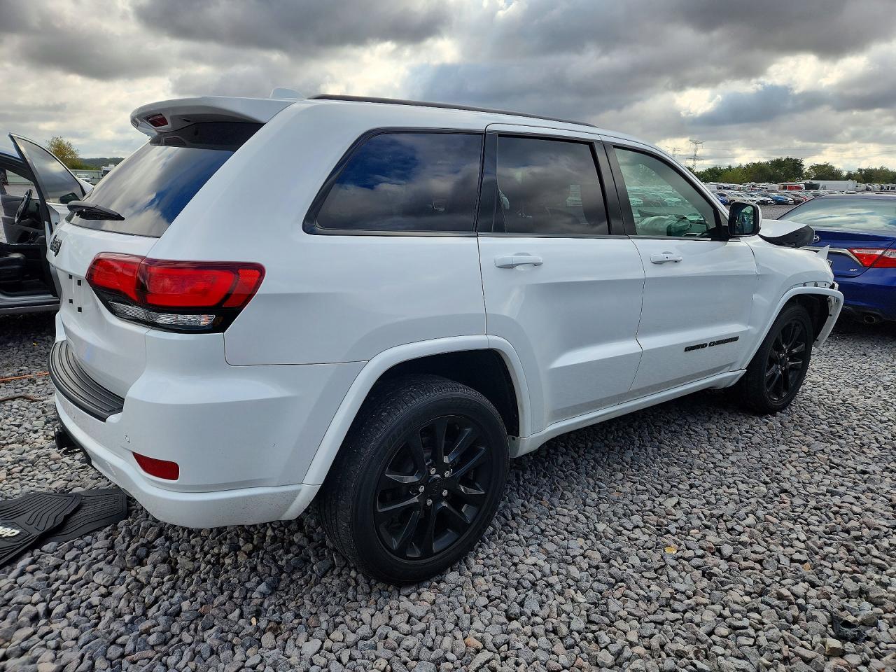 2021 Jeep Grand Cherokee Laredo - zdjęcie 3