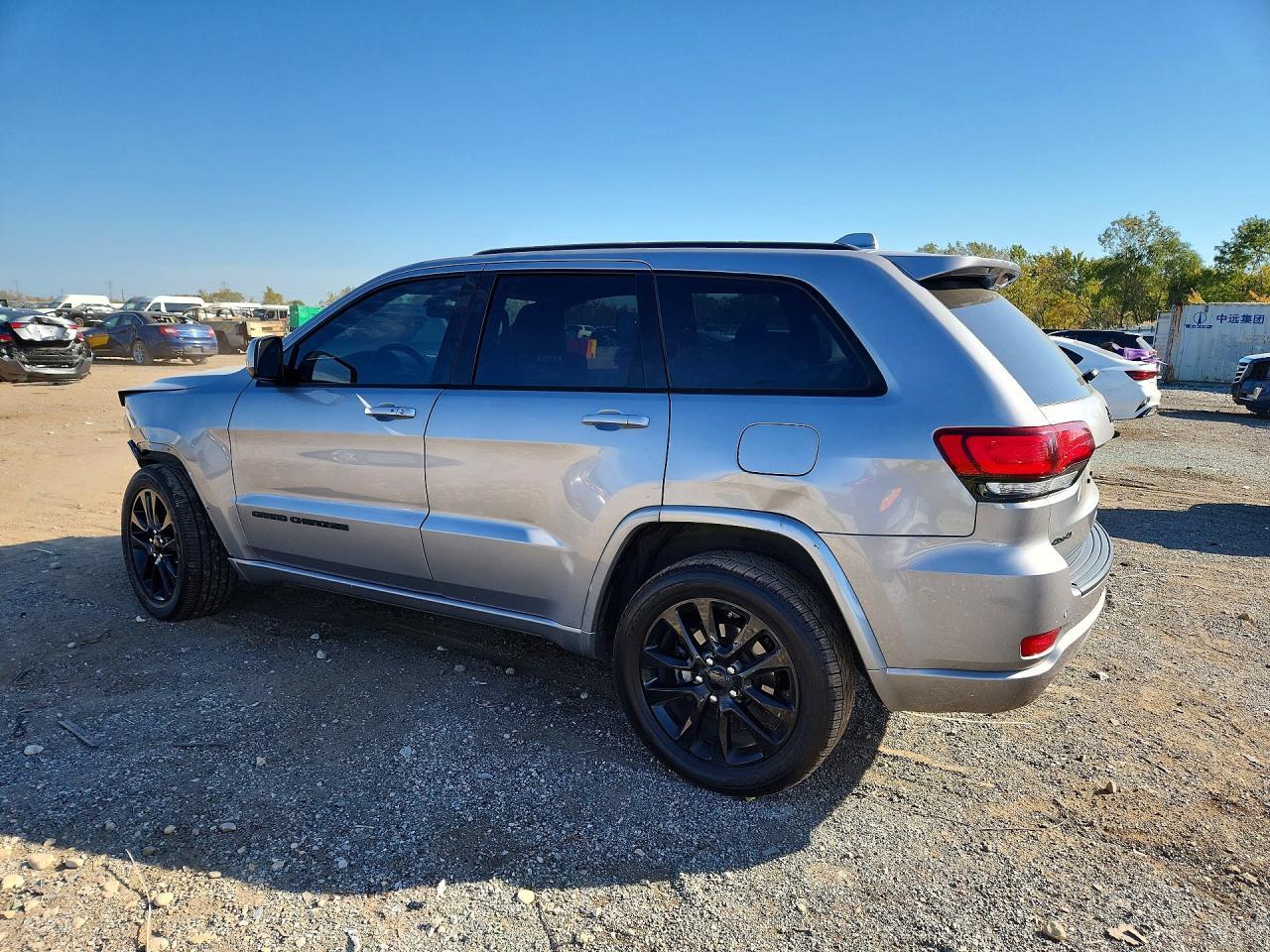 2021 Jeep Grand Cherokee Laredo - zdjęcie 2