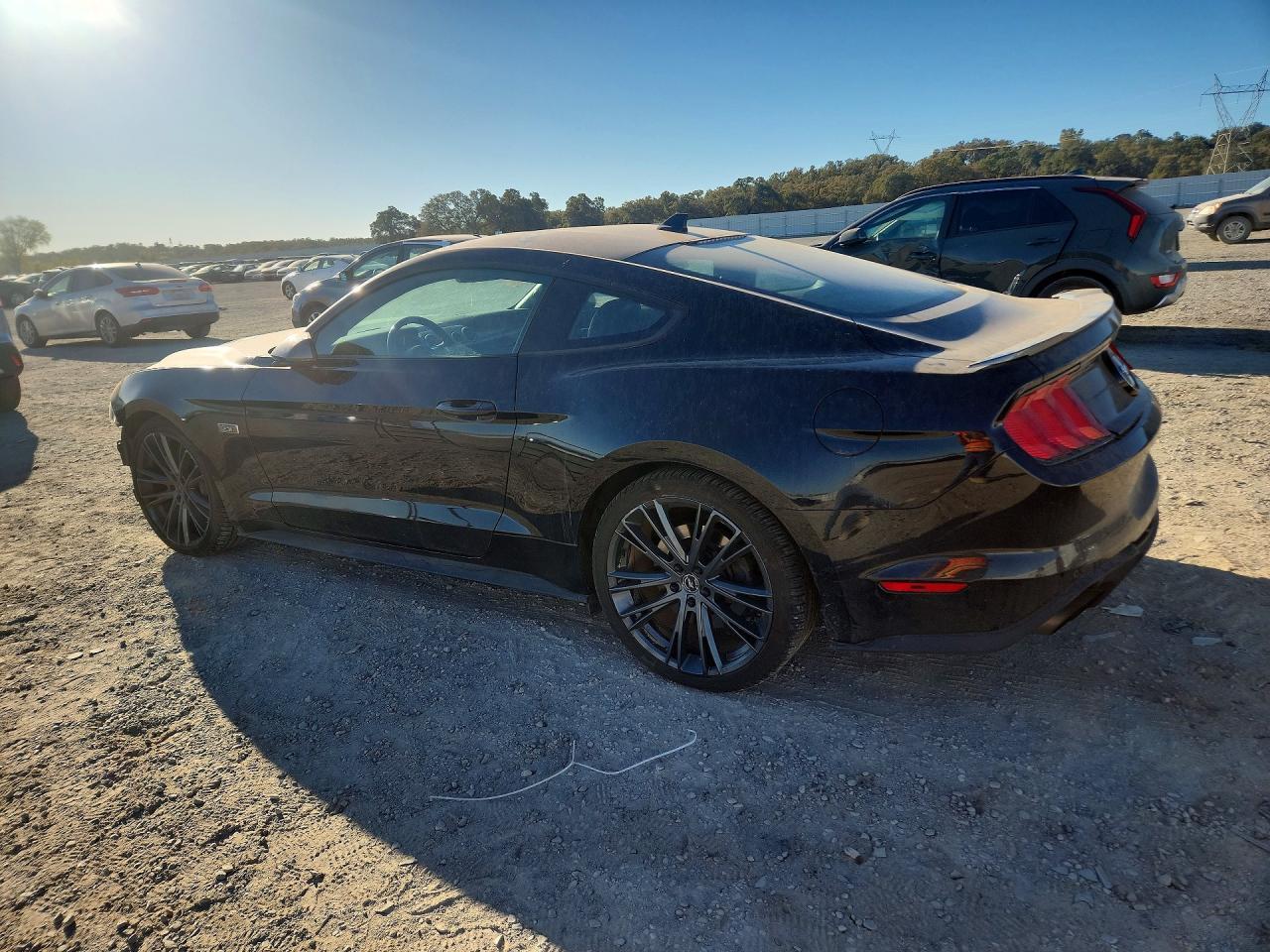2022 Ford Mustang - zdjęcie 2