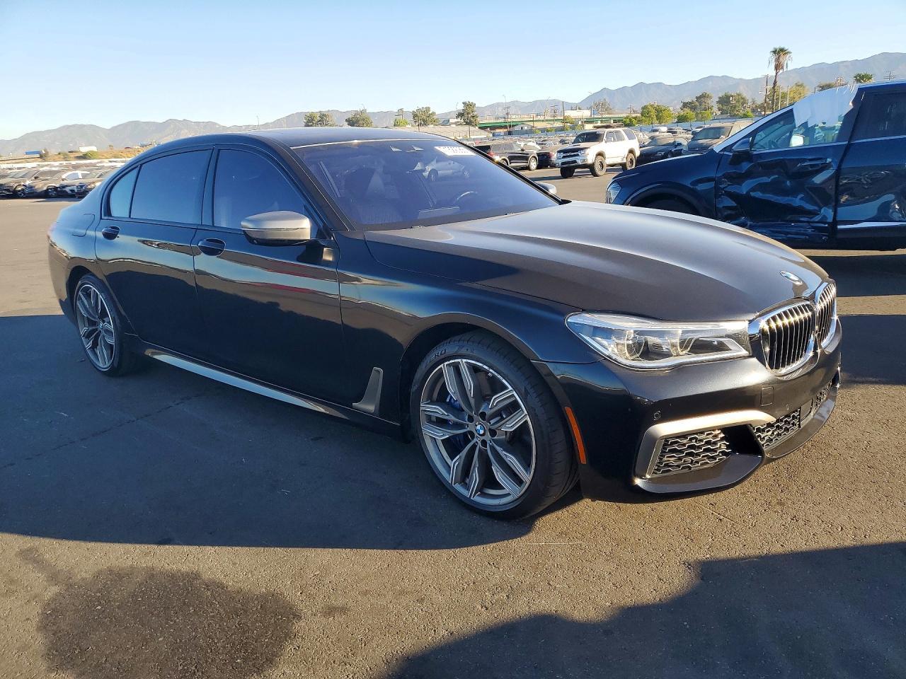 2019 BMW Seria 7 M760i - zdjęcie 4