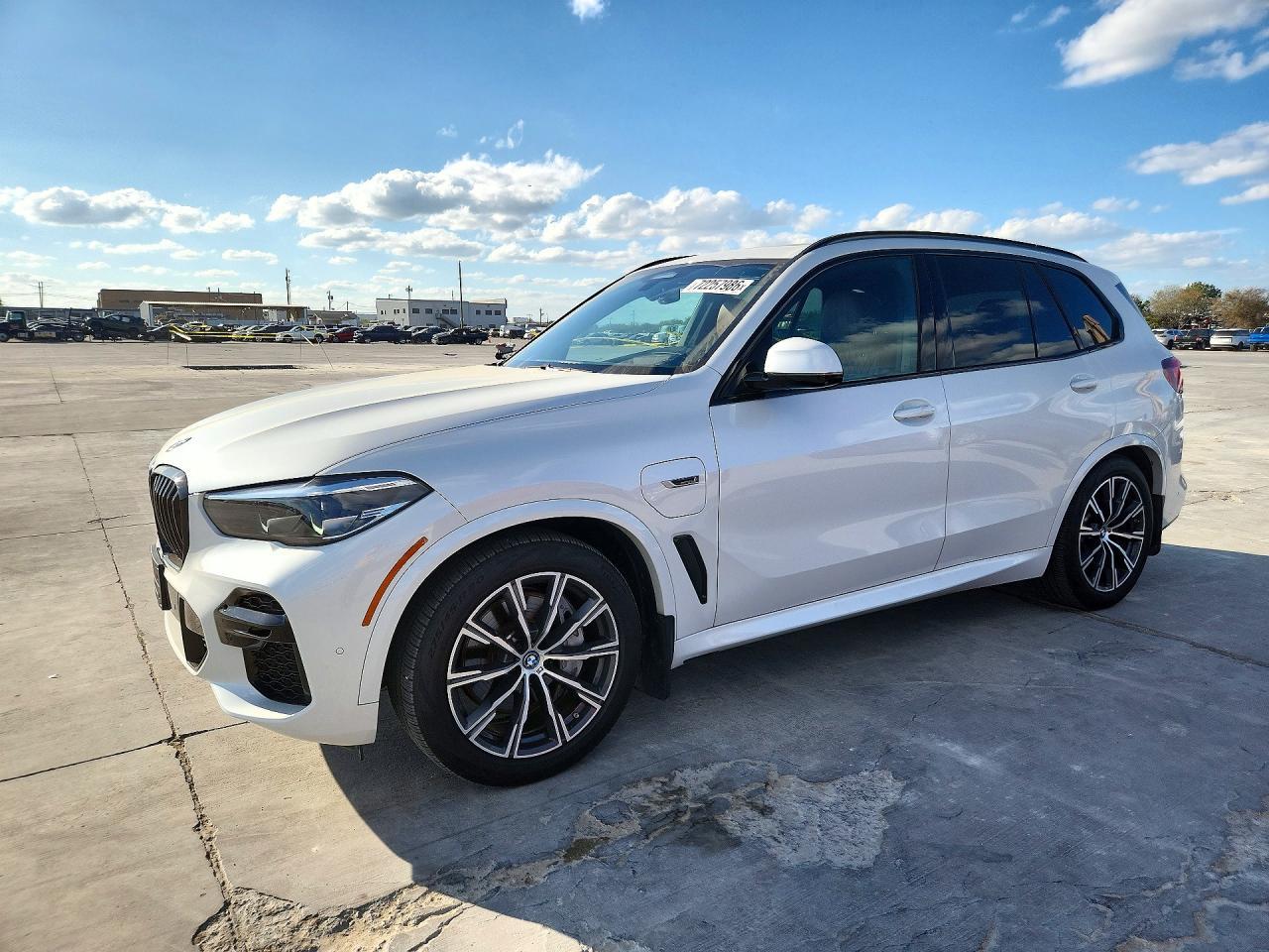 2022 BMW X5 xDrive45E - zdjęcie główne
