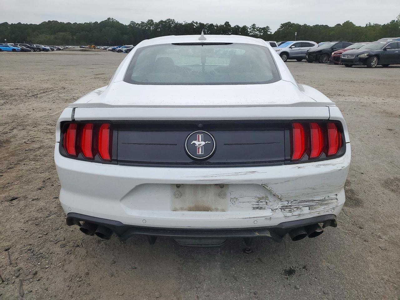 2023 Ford Mustang - zdjęcie 6