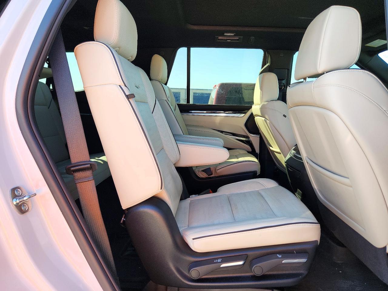 2026 Cadillac Escalade Sport - zdjęcie 11