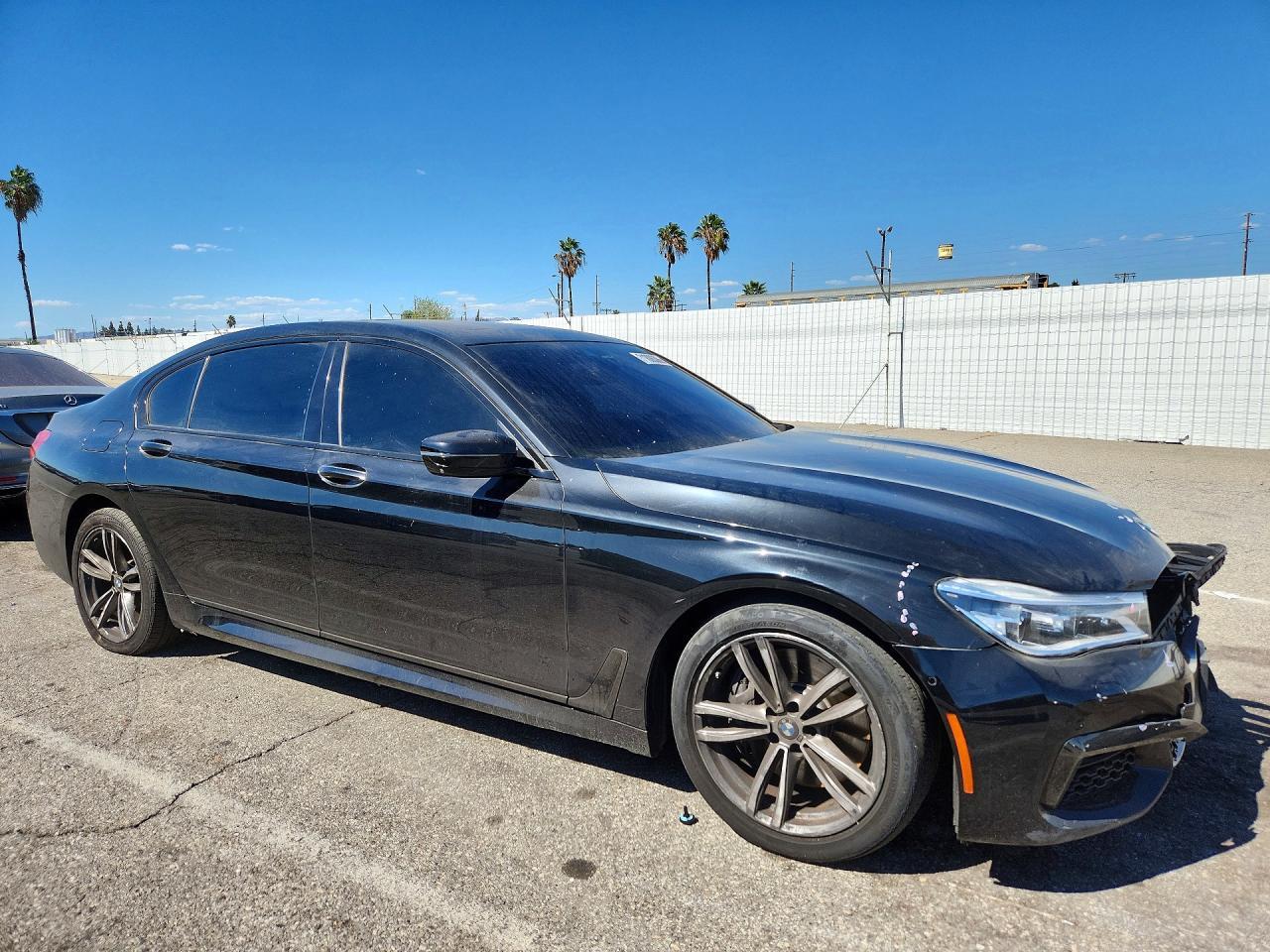 2016 BMW Seria 7 750i - zdjęcie 4