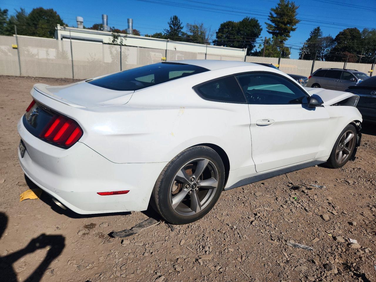 2016 Ford Mustang - zdjęcie 3