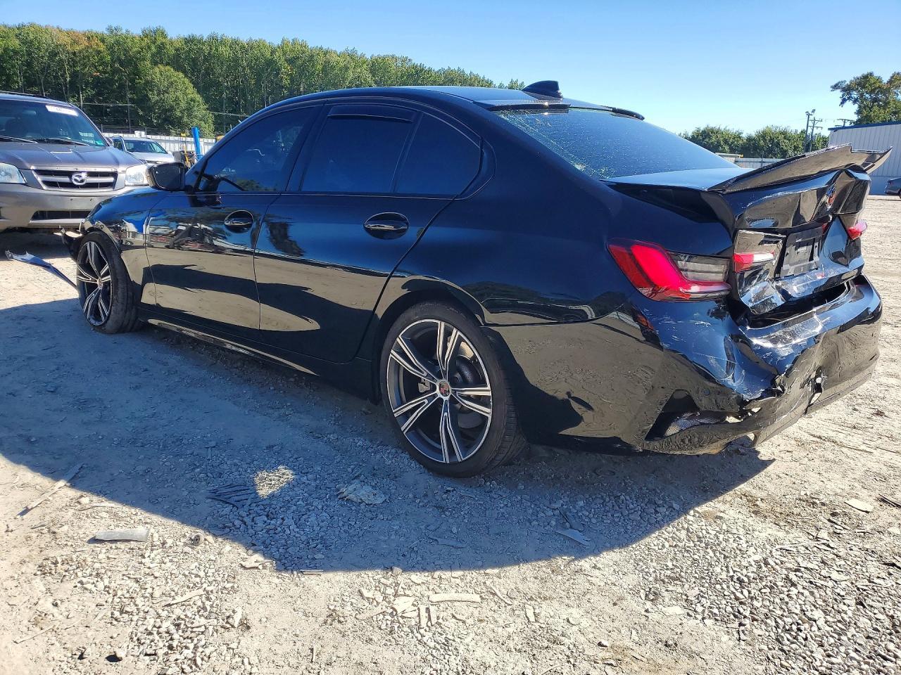 2022 BMW Seria 3 330i - zdjęcie 2