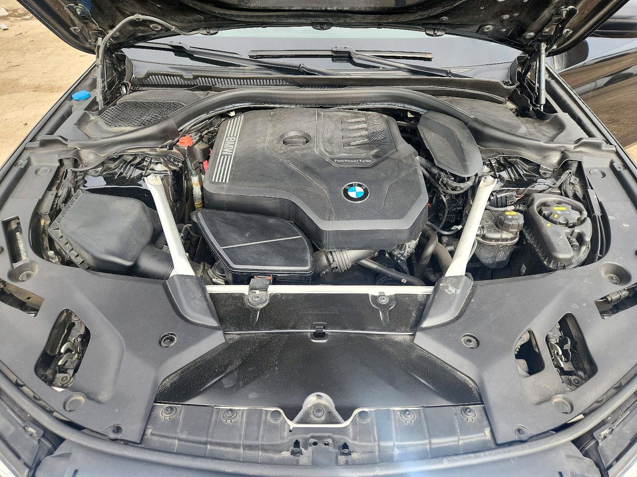 2022 BMW Seria 5 530i - zdjęcie 11