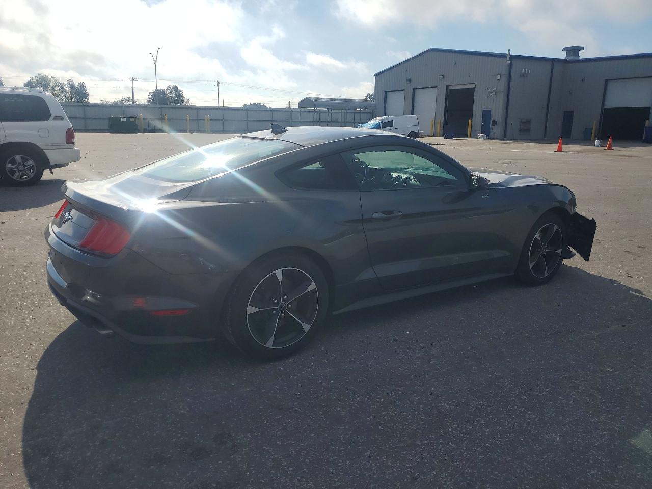 2020 Ford Mustang - zdjęcie 3