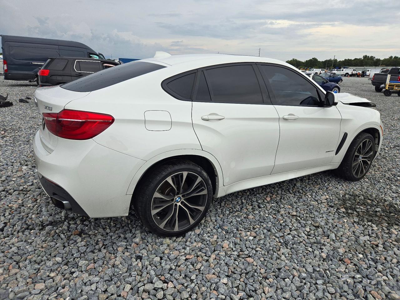 2019 BMW X6 xDrive50I - zdjęcie 3