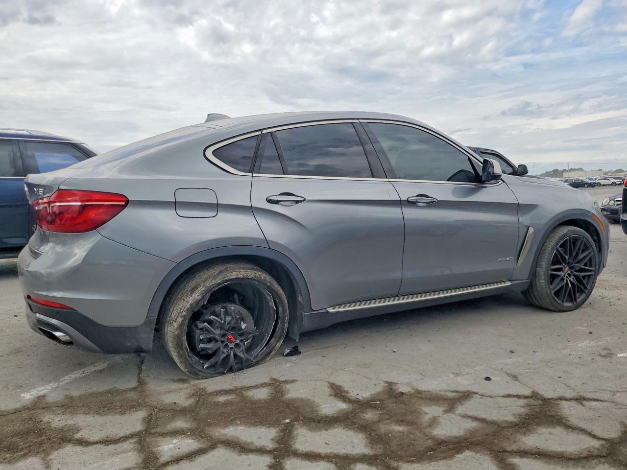 2019 BMW X6 xDrive50I - zdjęcie 3
