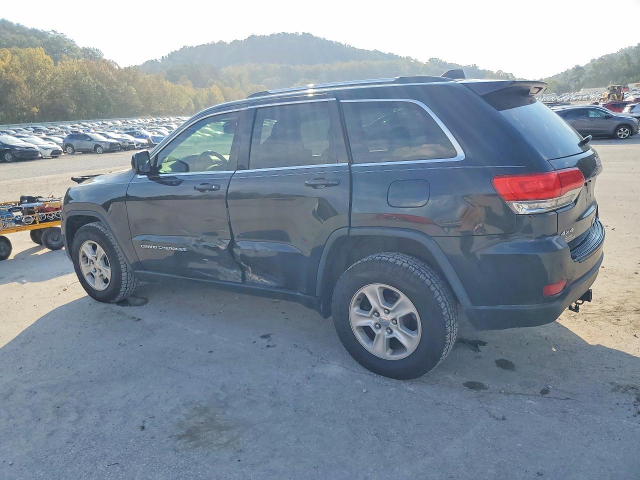 2015 Jeep Grand Cherokee Laredo - zdjęcie 2