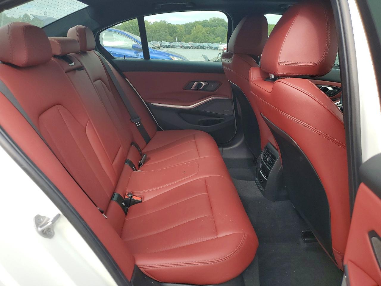 2024 BMW Seria 3 330i - zdjęcie 10