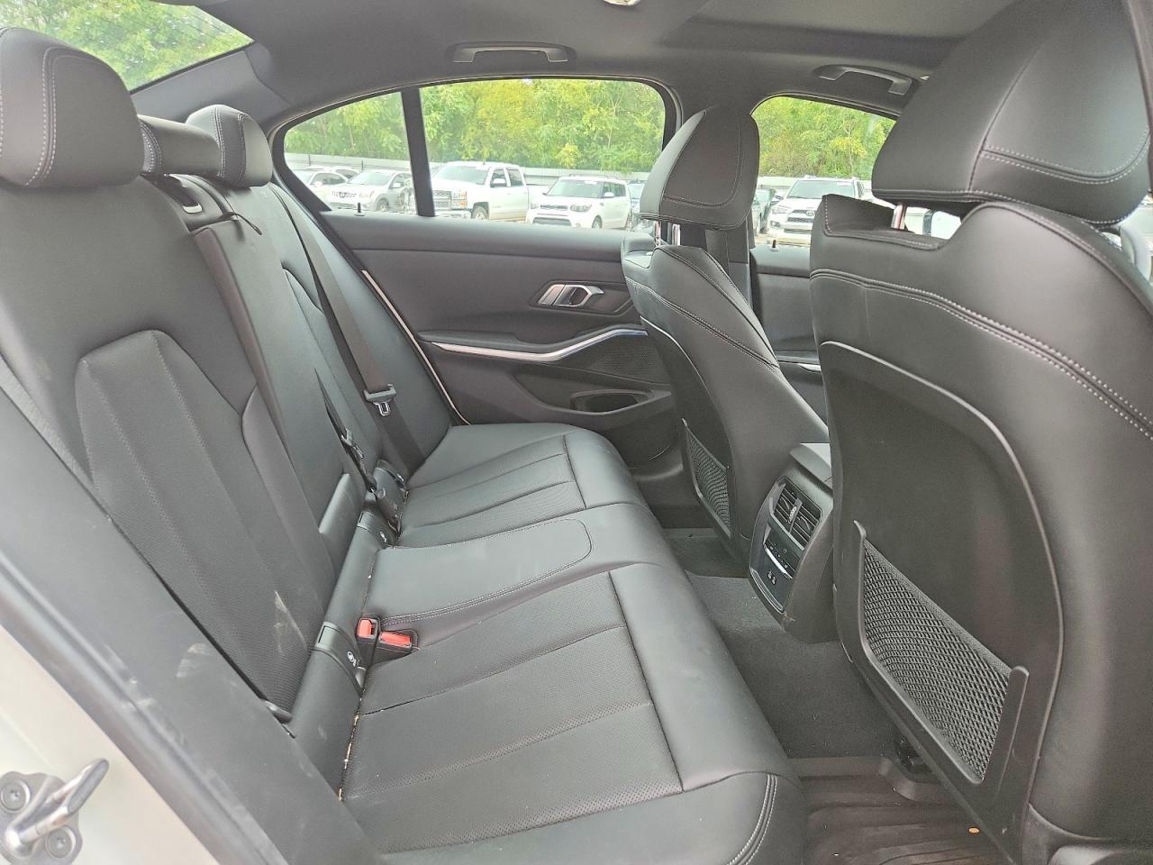 2023 BMW Seria 3 330i - zdjęcie 10