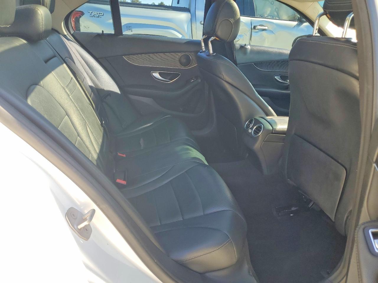 2016 Mercedes-Benz C 300 - zdjęcie 10