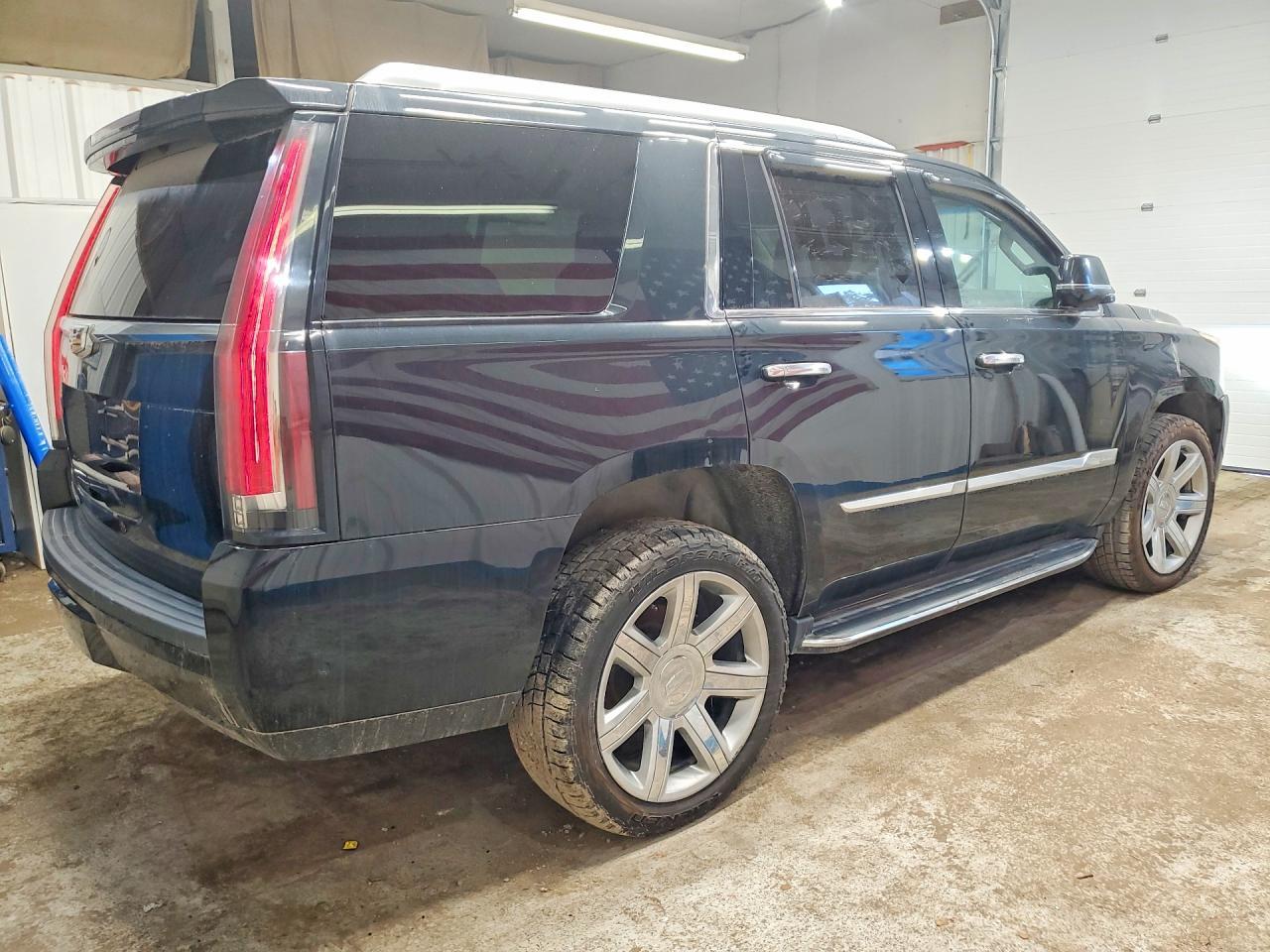 2020 Cadillac Escalade Luxury - zdjęcie 3