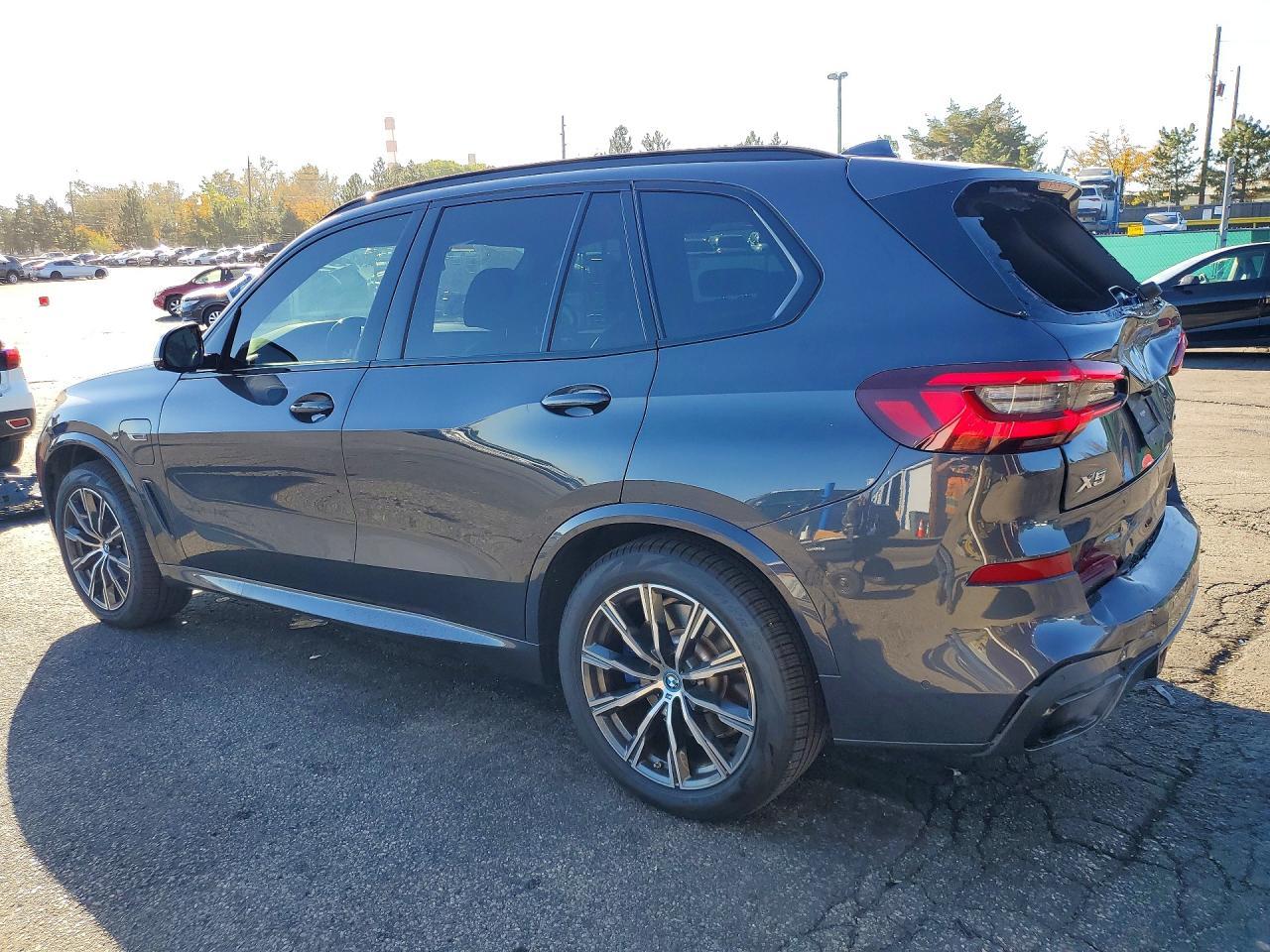 2022 BMW X5 xDrive45E - zdjęcie 2