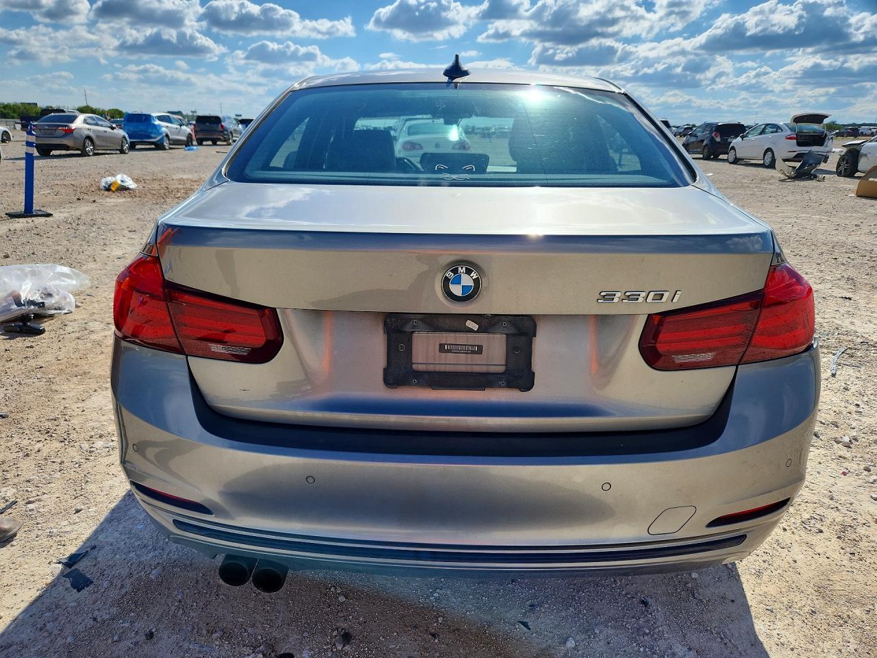 2018 BMW 330 I - zdjęcie 6