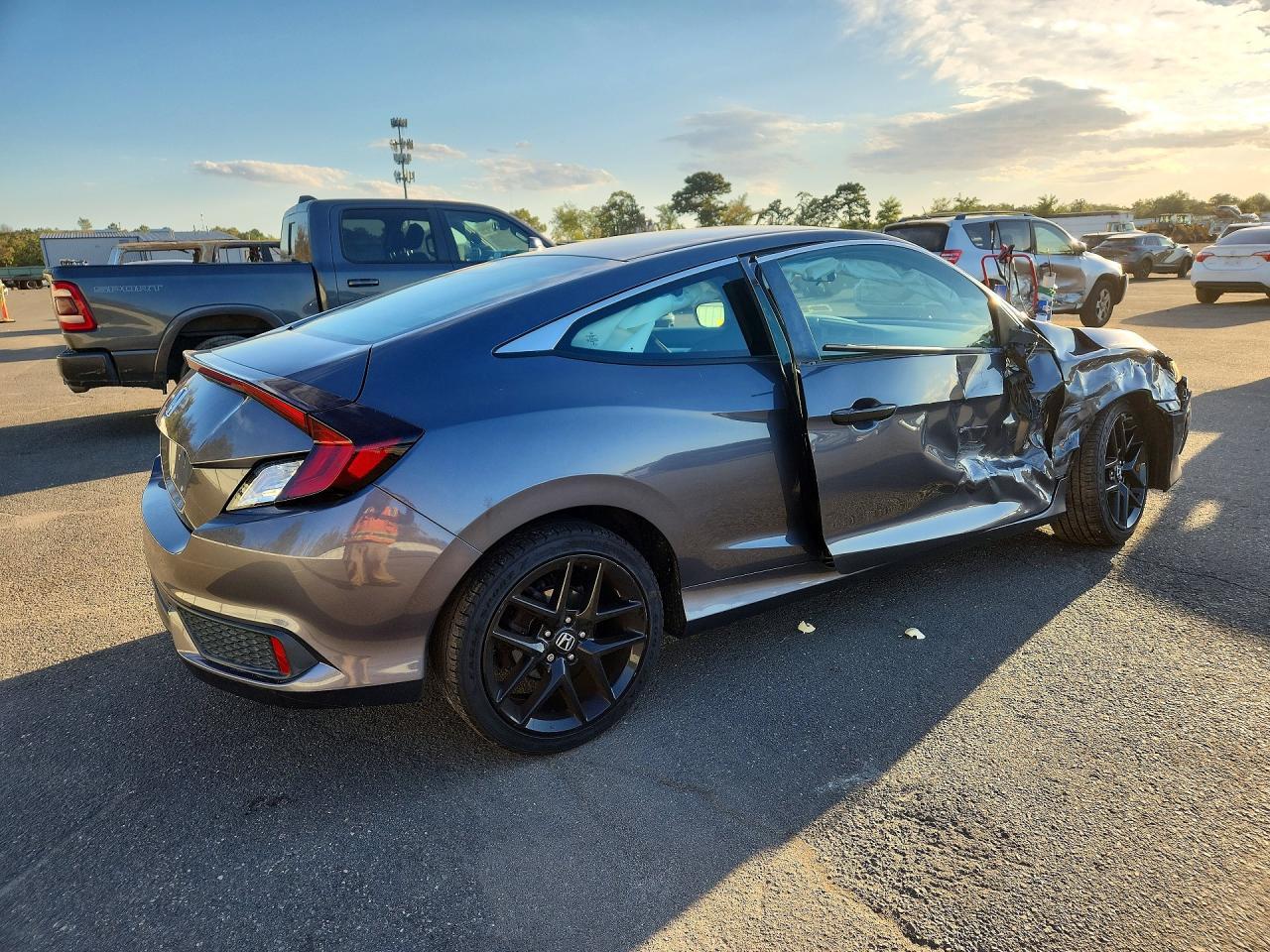2019 Honda Civic Lx - zdjęcie 3