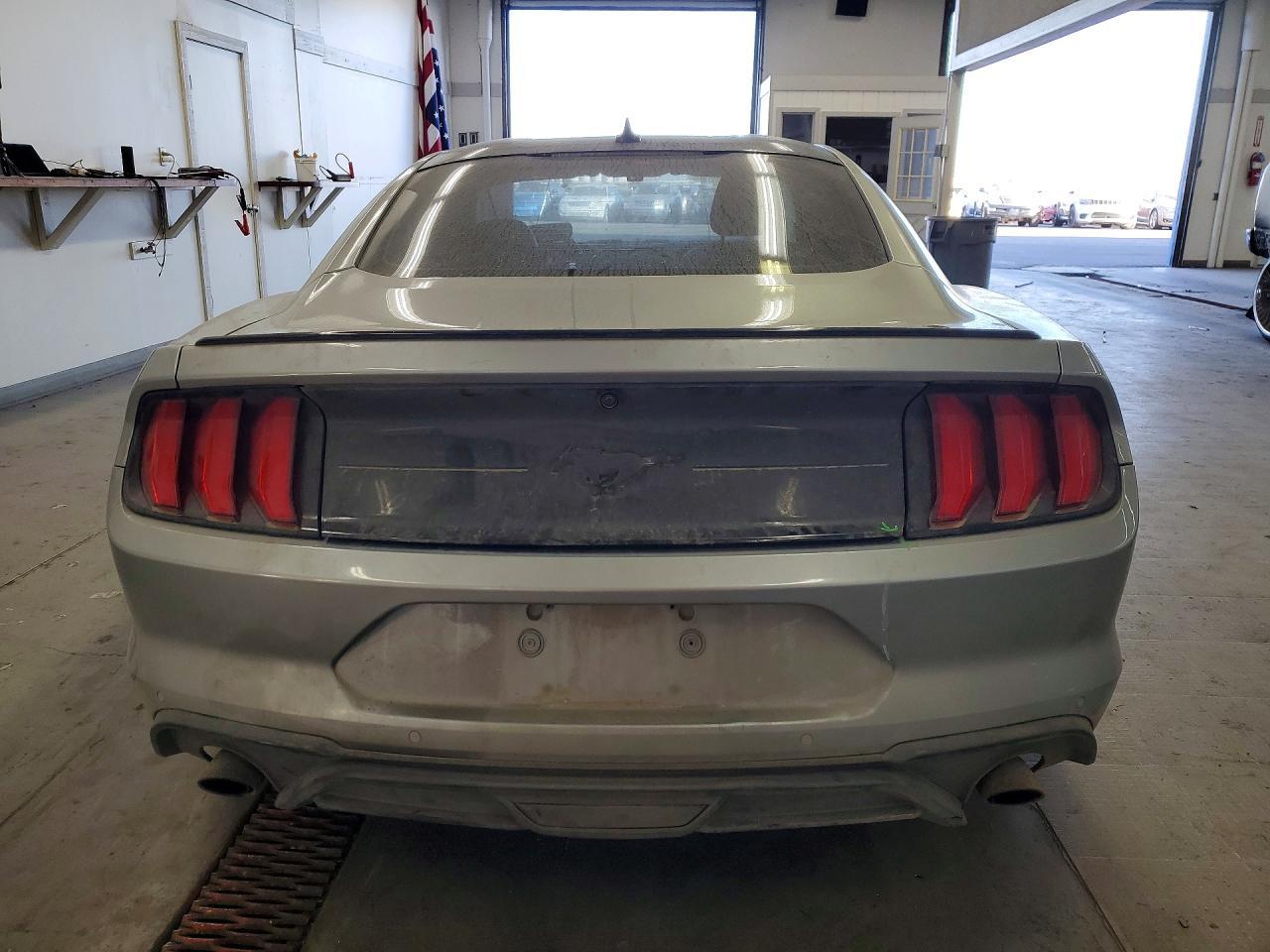 2020 Ford Mustang - zdjęcie 6