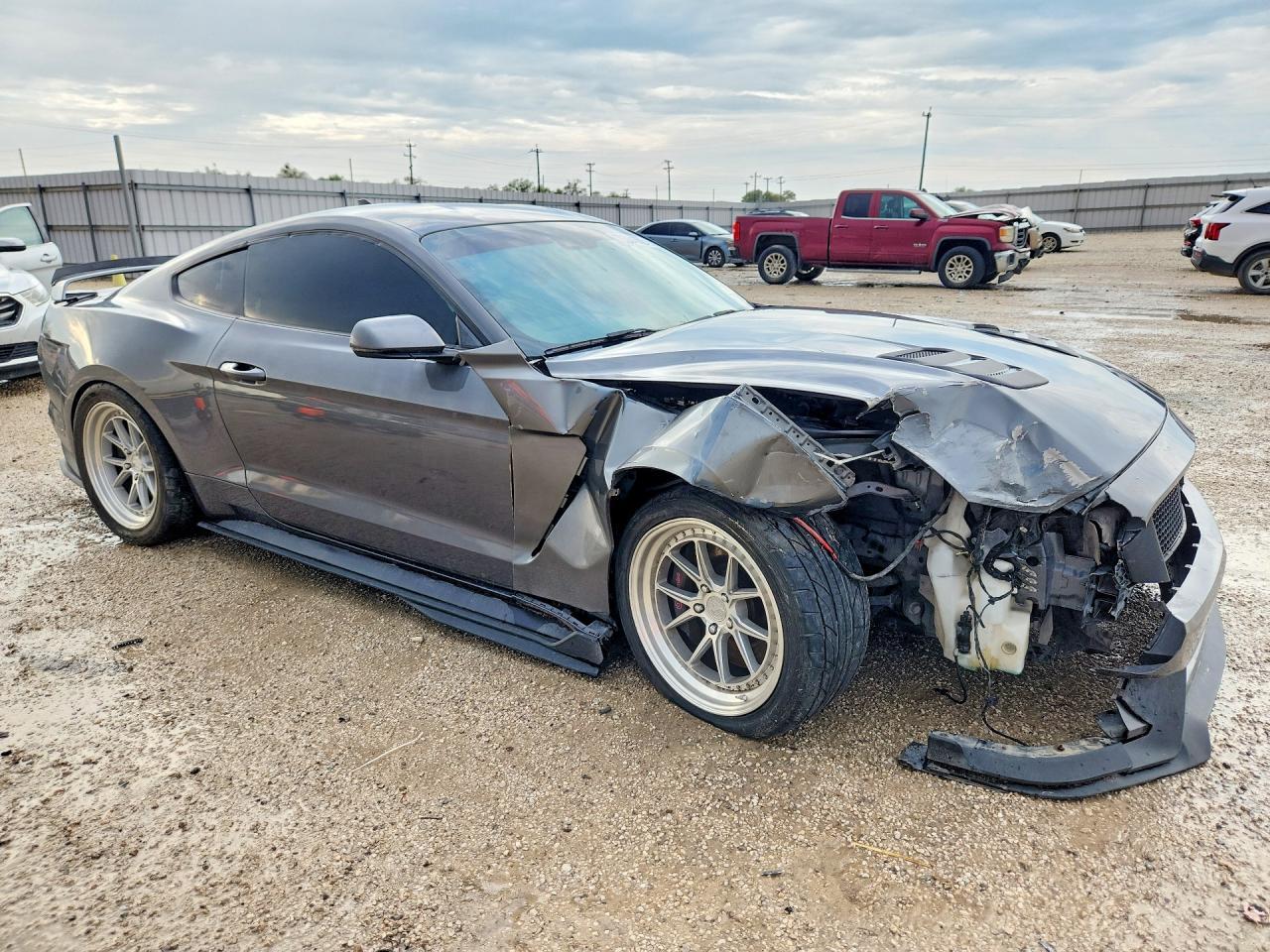 2021 Ford Mustang Gt - zdjęcie 4