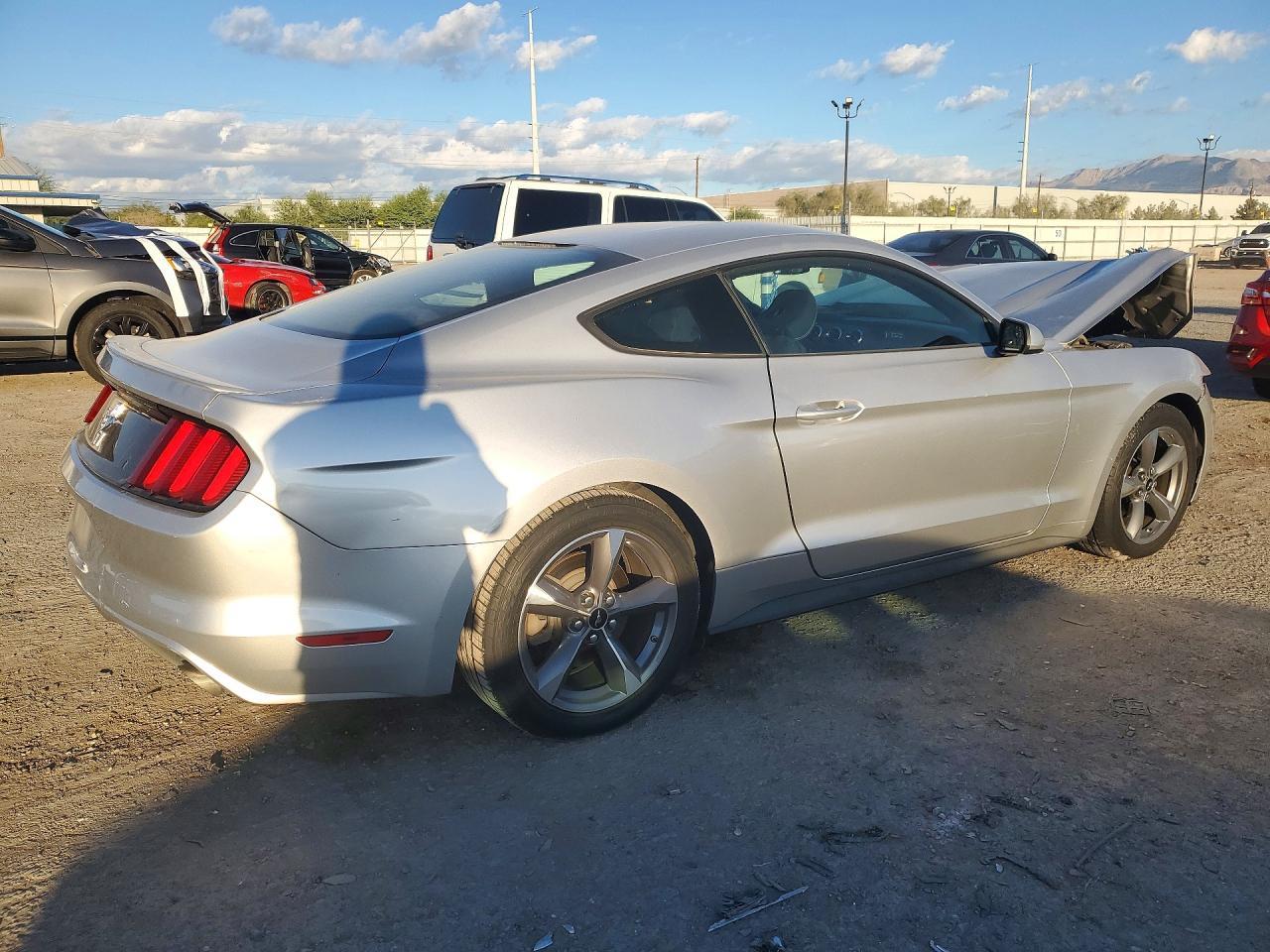 2015 Ford Mustang - zdjęcie 3