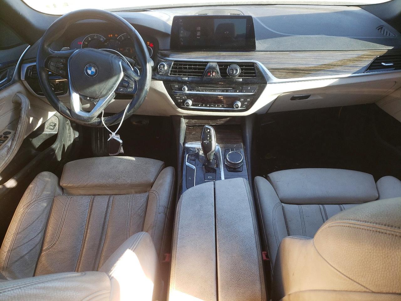 2019 BMW 530 I - zdjęcie 8