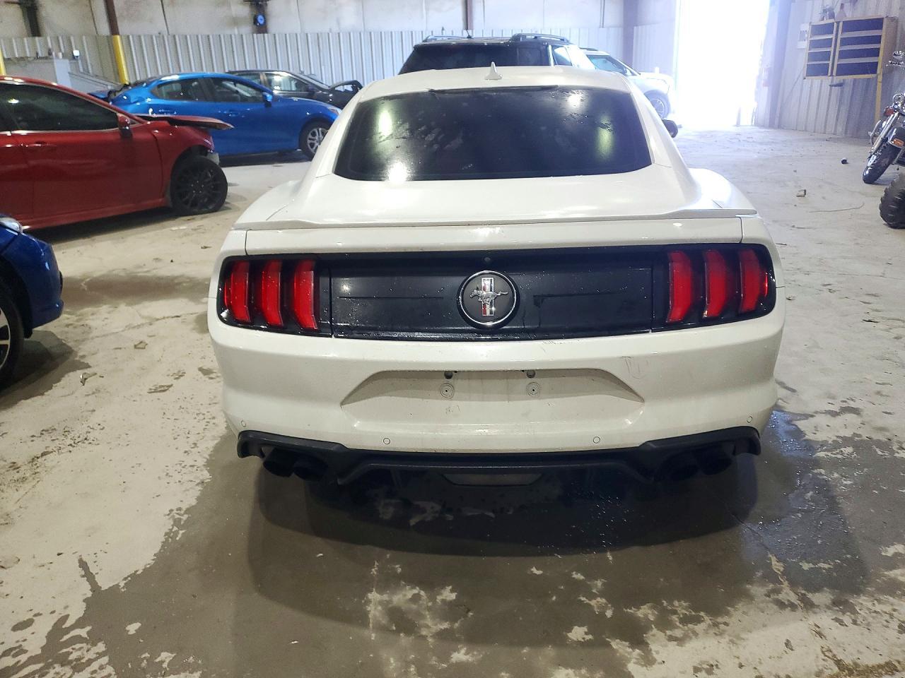 2021 Ford Mustang - zdjęcie 6