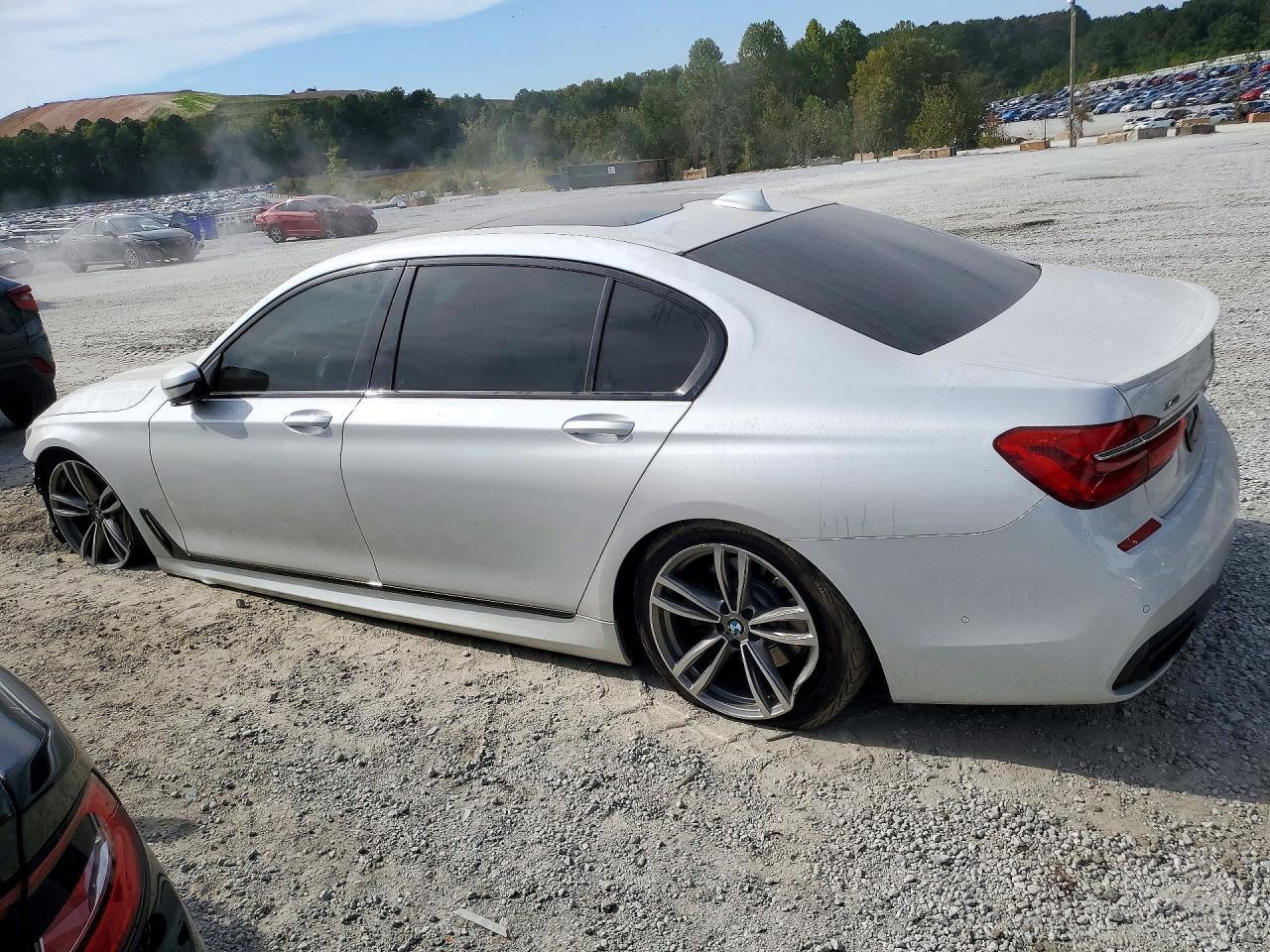 2019 BMW Seria 7 B7 - zdjęcie 2