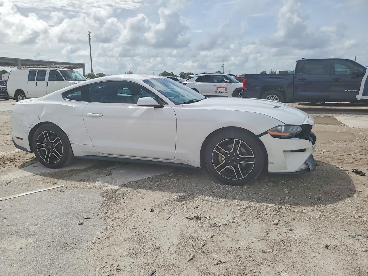 2021 Ford Mustang - zdjęcie 4
