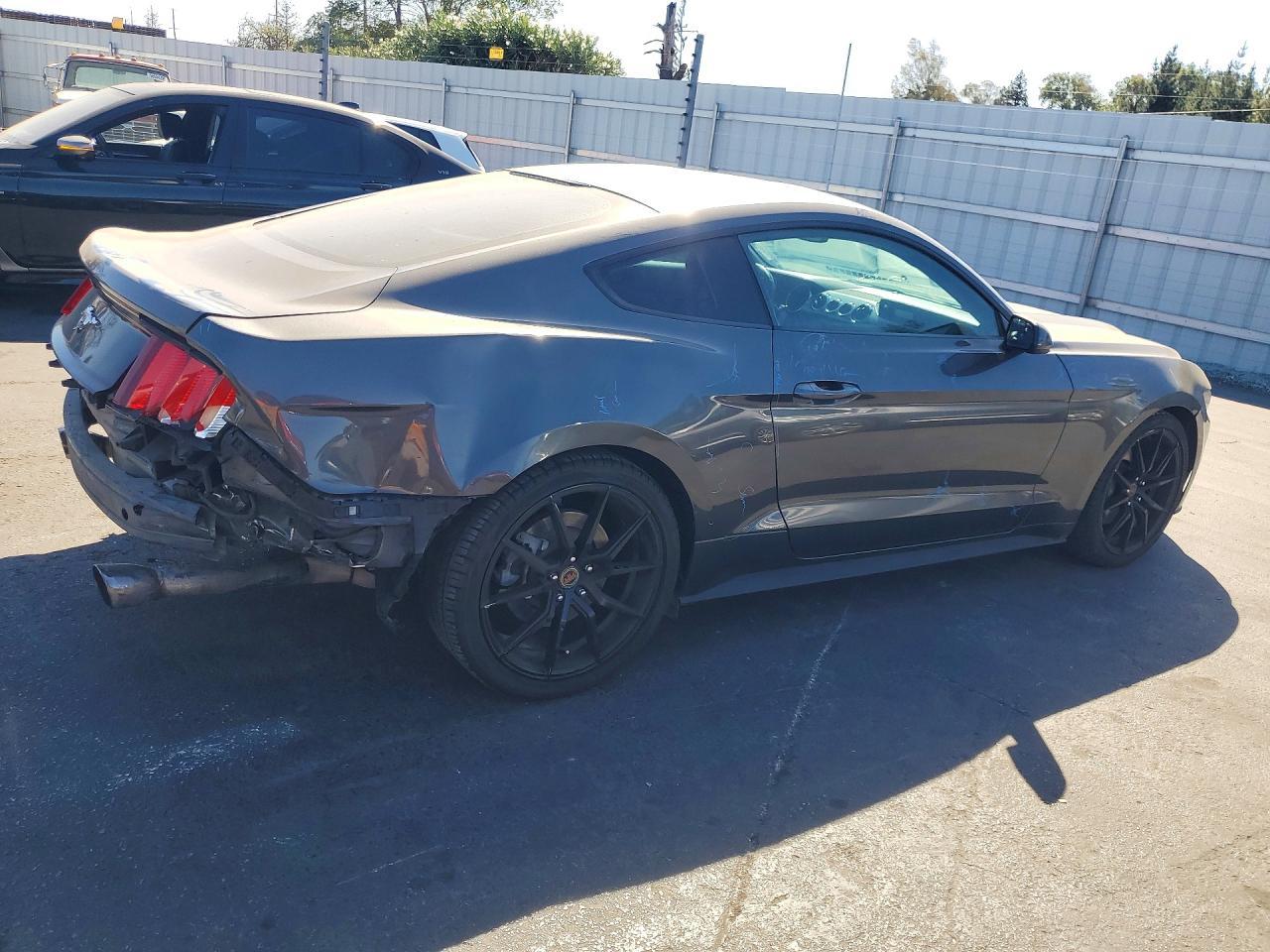 2017 Ford Mustang - zdjęcie 3