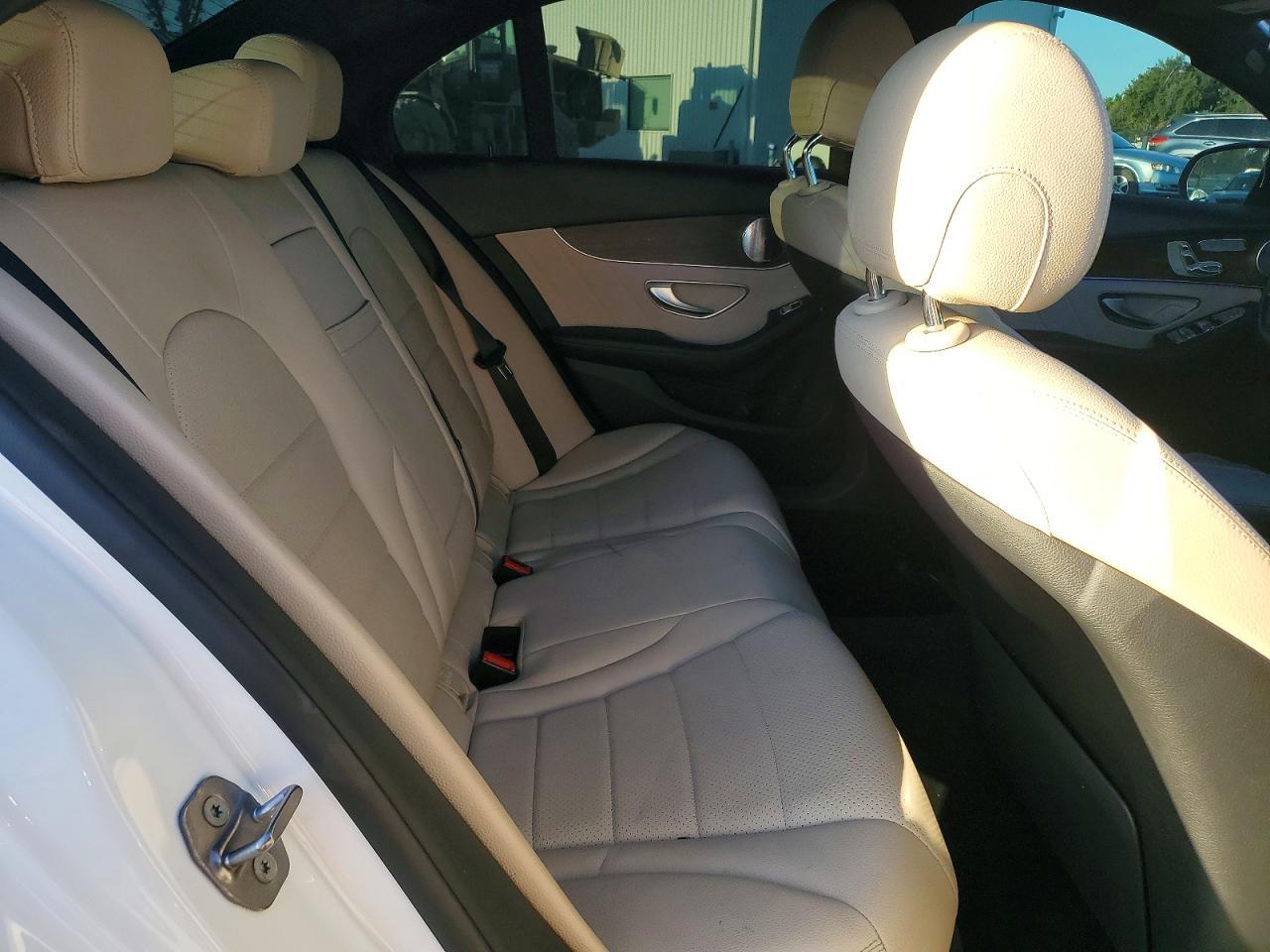 2020 Mercedes-Benz C 300 - zdjęcie 10
