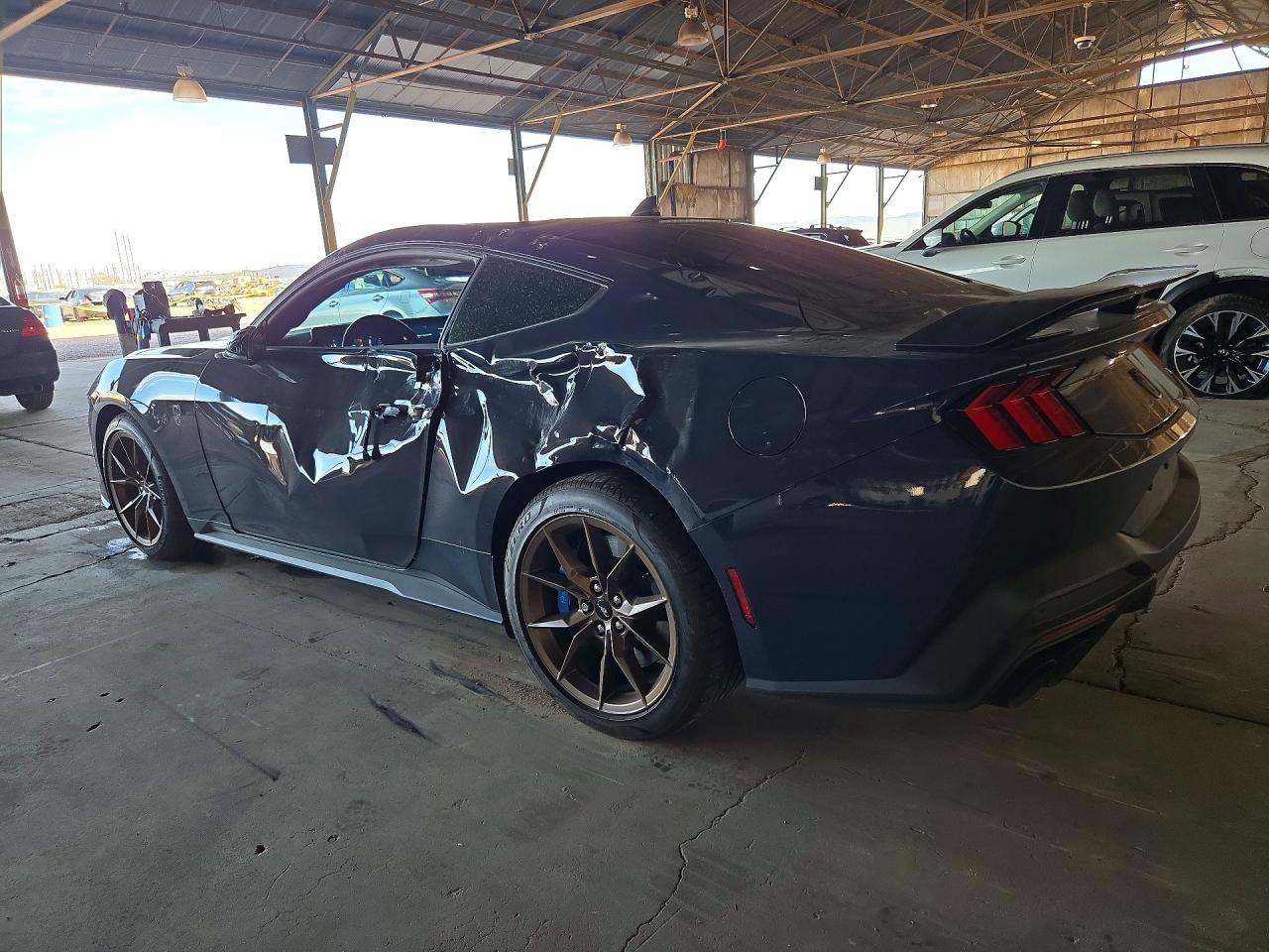 2026 Ford Mustang Dark Horse - zdjęcie 2