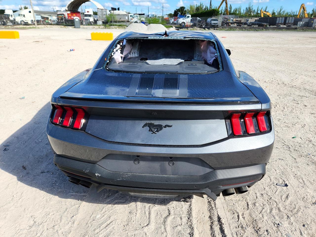 2025 Ford Mustang - zdjęcie 6