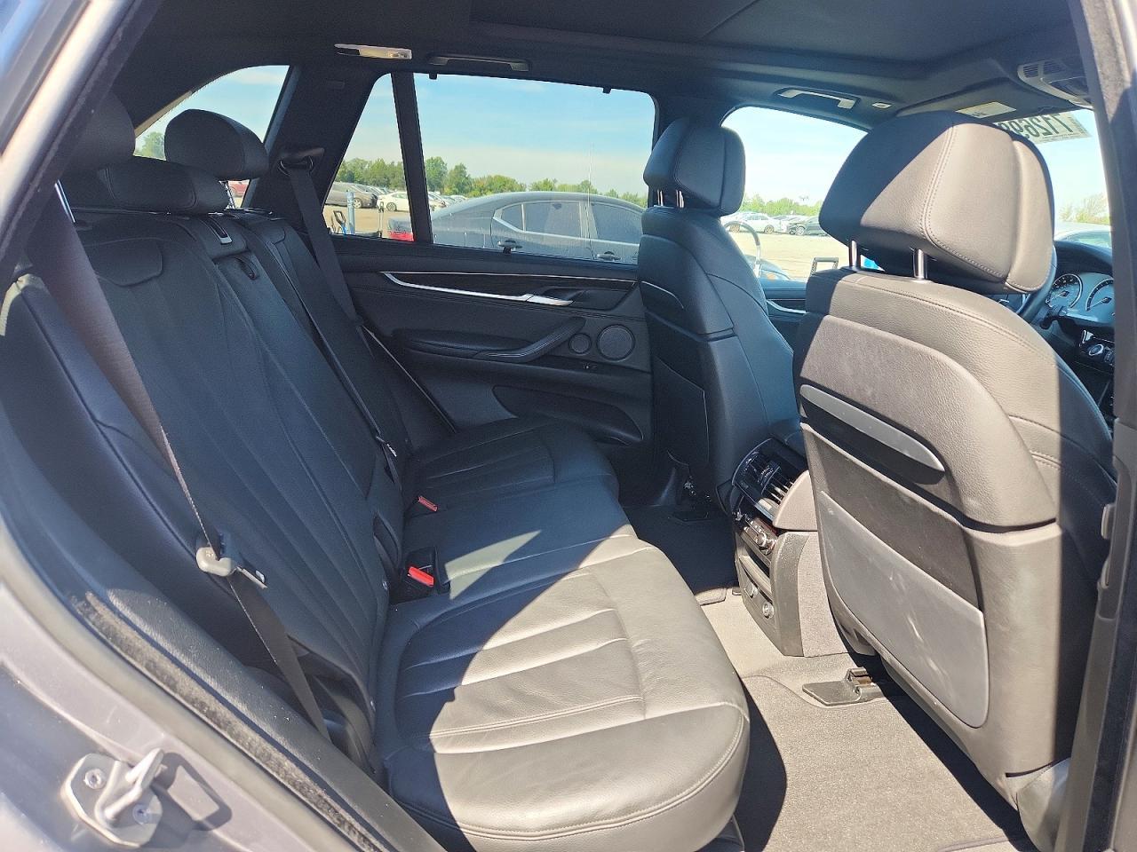2016 BMW X5 xDrive50I - zdjęcie 11