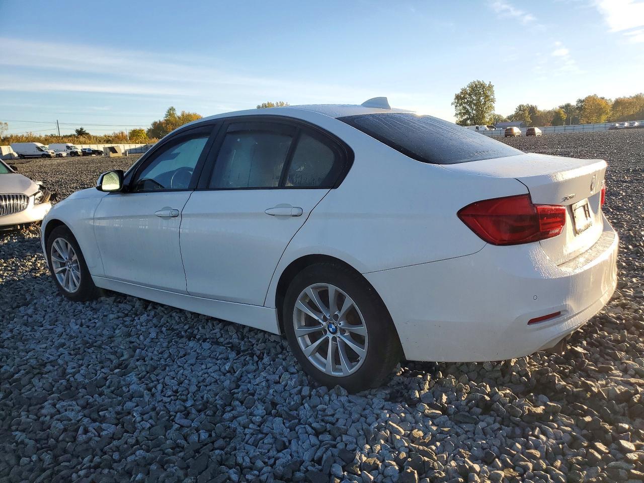 2017 BMW Seria 3 320i - zdjęcie 2