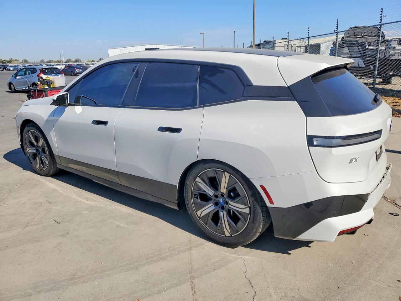2023 BMW Ix xDrive50 - zdjęcie 2