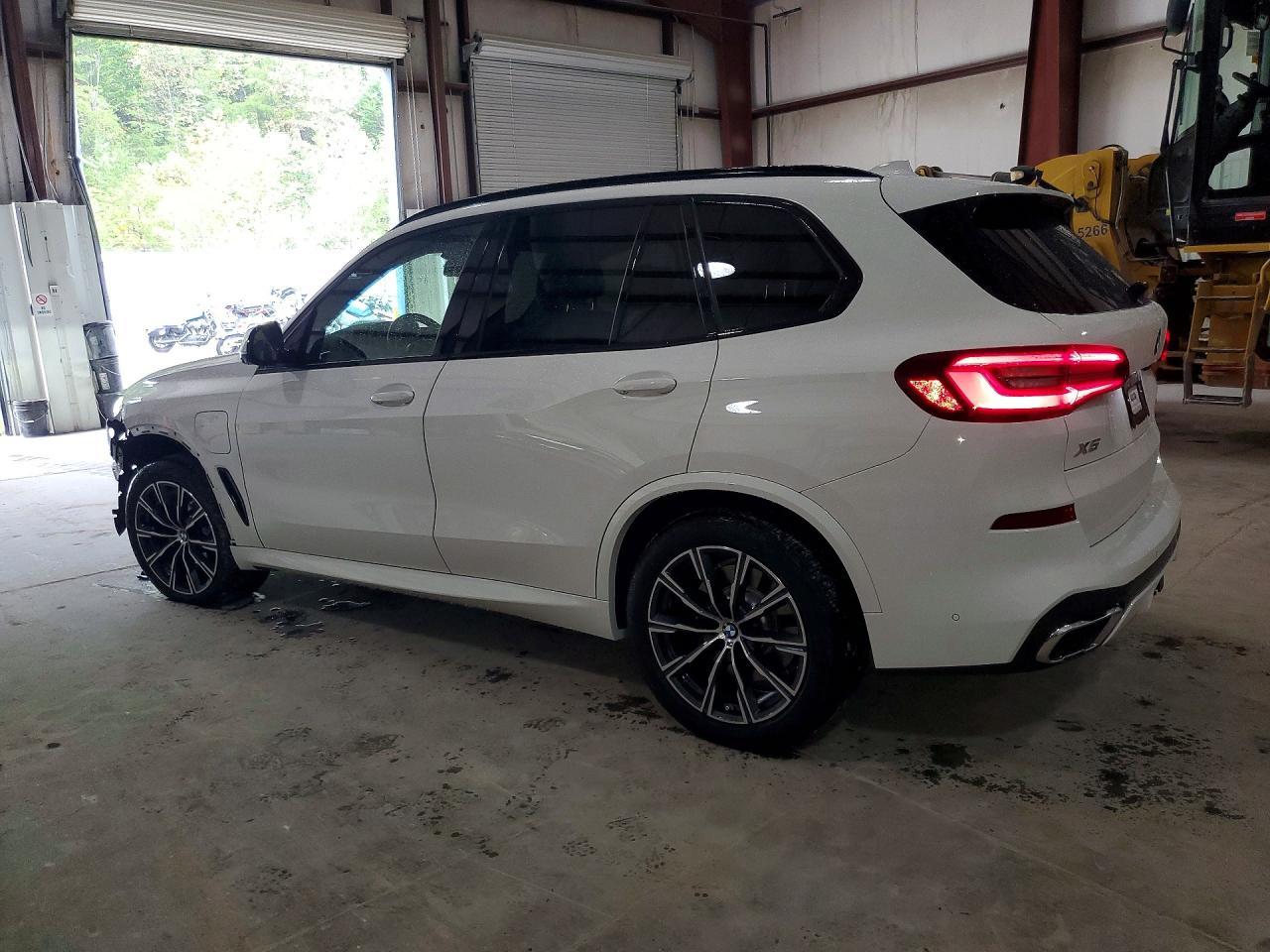 2021 BMW X5 xDrive45E - zdjęcie 2