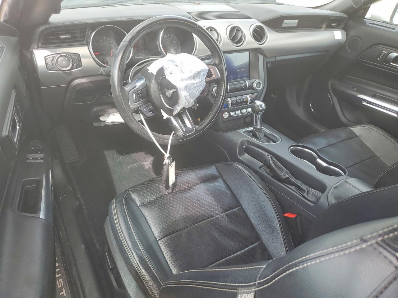 2021 Ford Mustang - zdjęcie 8