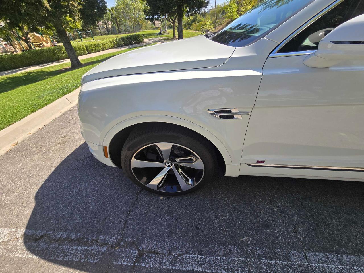 2017 Bentley Bentayga - zdjęcie 2