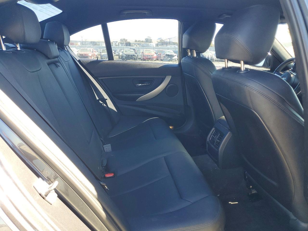 2014 BMW 320 I - zdjęcie 10